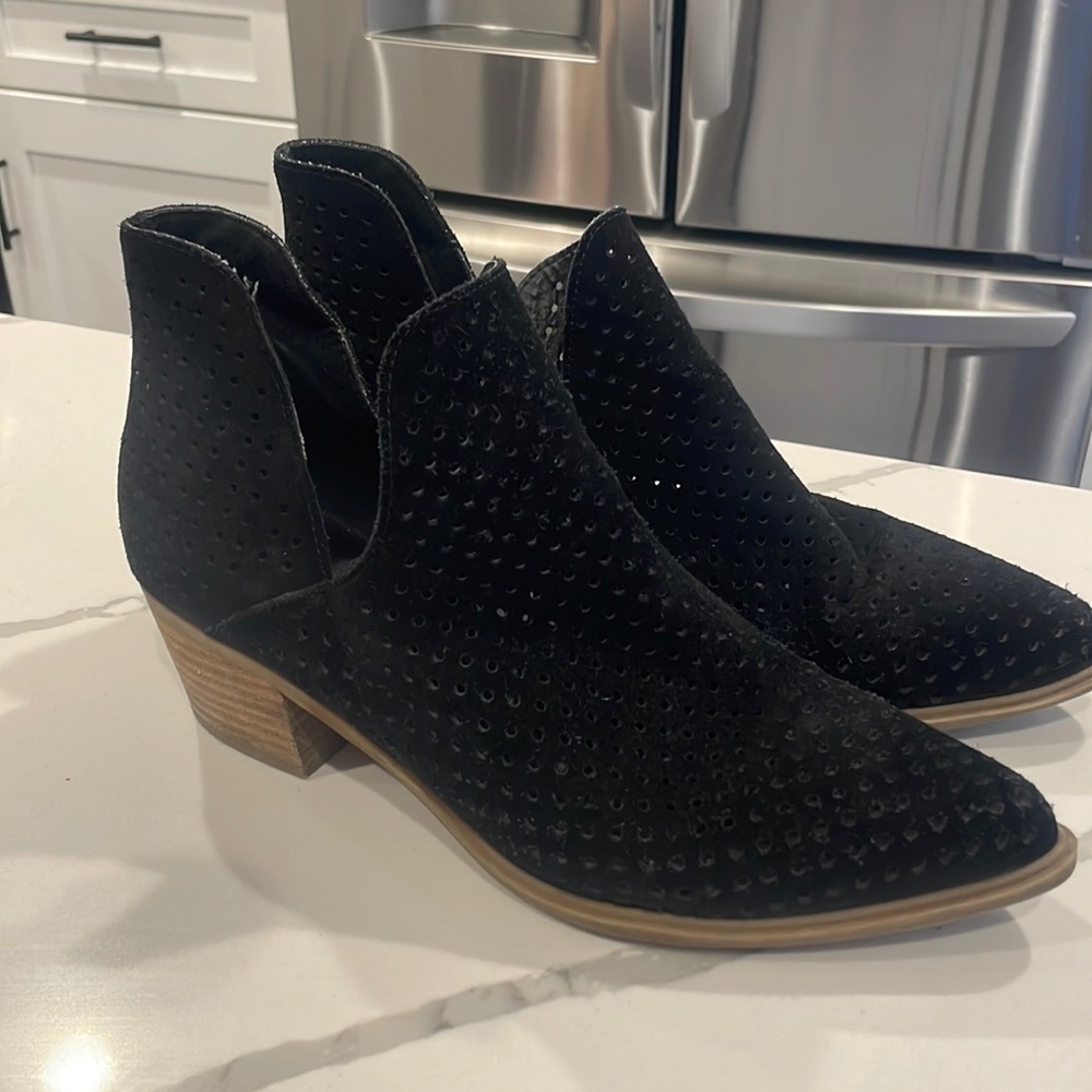 Steve Madden Black booties